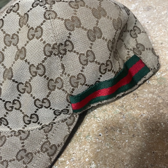 Gucci hat with adjustable strap - Picture 2 of 5